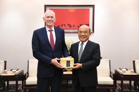 Premier Su (right) receives AIT Chairman James Moriarty.                               